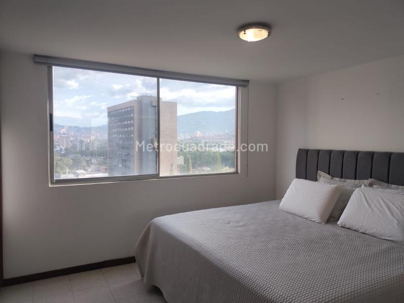 Apartamento Amoblado de 2 Alcobas con Balcón y Parqueadero Cubierto en El Poblado - 8