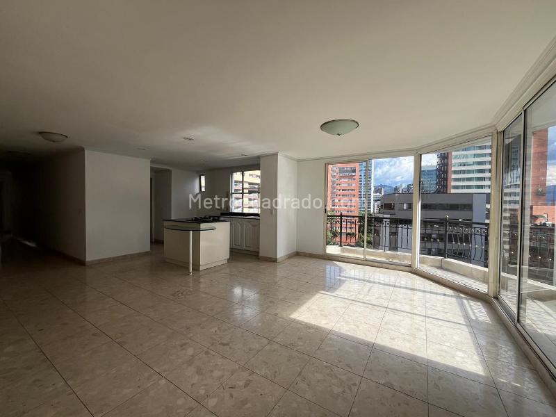 Apartamento Amplio de 3 Alcobas con Vistas en El Poblado - 3