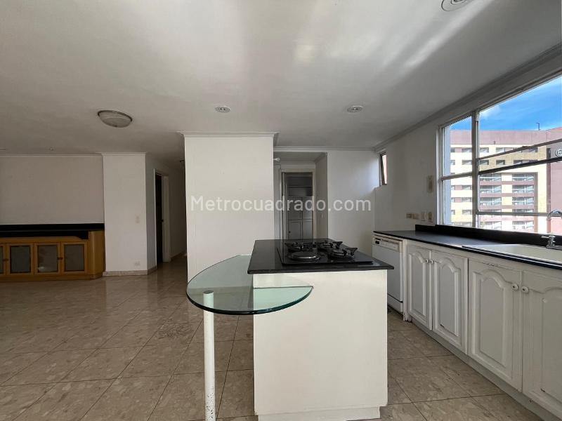 Apartamento Amplio de 3 Alcobas con Vistas en El Poblado - 4
