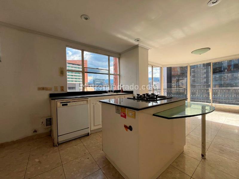 Apartamento Amplio de 3 Alcobas con Vistas en El Poblado - 6