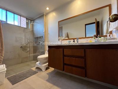 Apartamento de 3 alcobas en venta en El Poblado, Medellín, 167 m² · foto 14 de 17