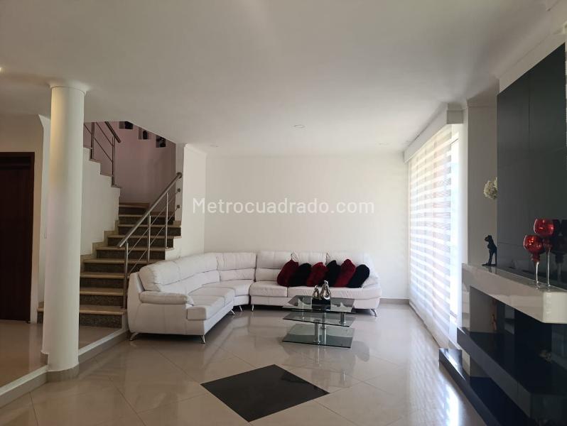 Furnished 4BR House with Jacuzzi in El Poblado - 2
