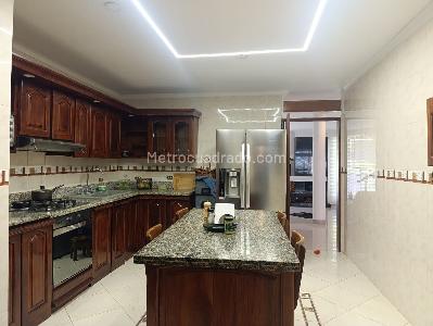 Casa en arriendo en El Poblado, Medellín · foto 6 de 19
