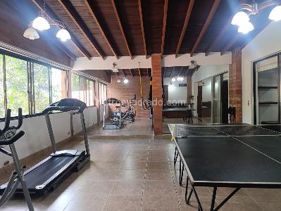 Casa de 4 alcobas en venta en El Poblado, Medellín, 425 m² · foto 15 de 19