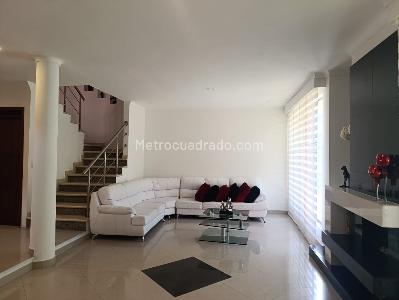 Casa de 4 alcobas en venta en El Poblado, Medellín, 425 m² · foto 2 de 19