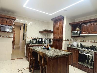 Casa de 4 alcobas en venta en El Poblado, Medellín, 425 m² · foto 7 de 19