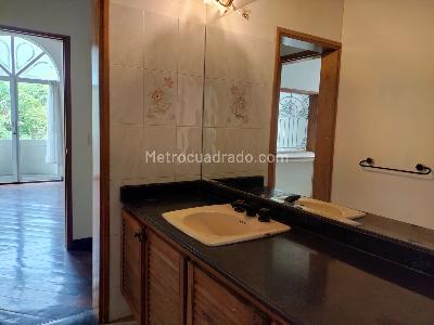 Casa en arriendo en El Poblado, Medellín · foto 15 de 18