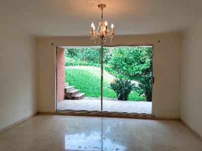 Casa en arriendo en El Poblado, Medellín · foto 3 de 18