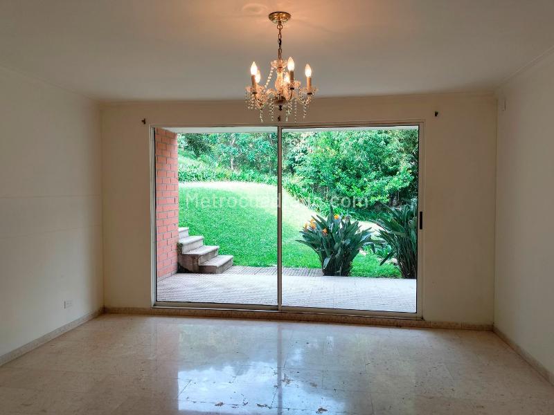 Casa Elegante de 4 Alcobas con Jardín en El Poblado - 3