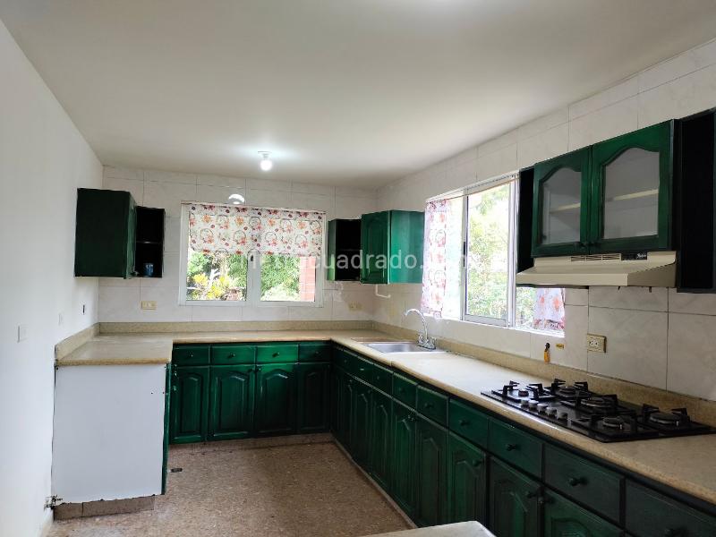 Casa Elegante de 4 Alcobas con Jardín en El Poblado - 5