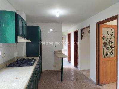 Casa en arriendo en El Poblado, Medellín · foto 6 de 18