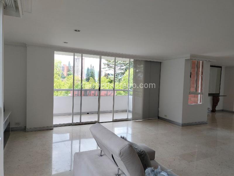 Spacious 3BR Apartment with Marble Floors in El Poblado - 2