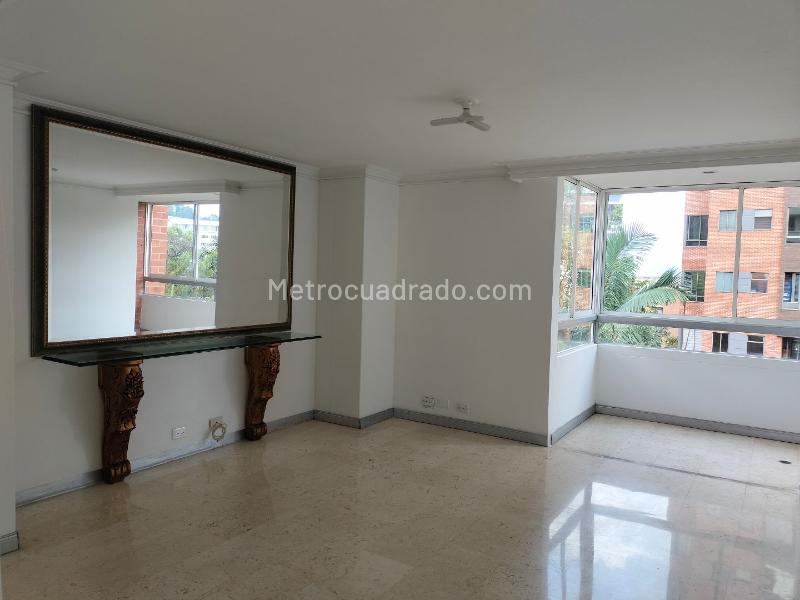 Spacious 3BR Apartment with Marble Floors in El Poblado - 5
