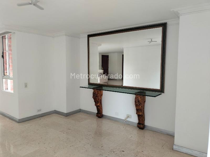 Spacious 3BR Apartment with Marble Floors in El Poblado - 6