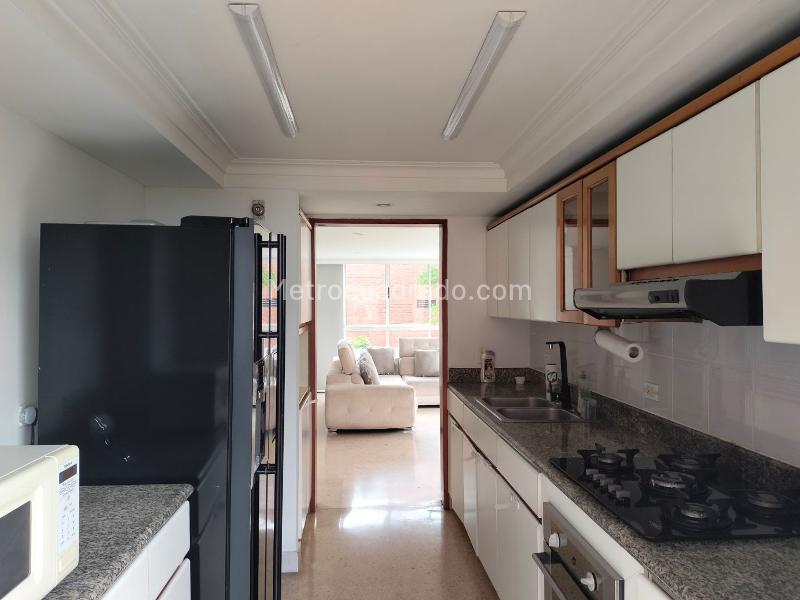 Spacious 3BR Apartment with Marble Floors in El Poblado - 7