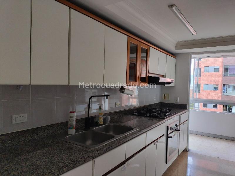 Spacious 3BR Apartment with Marble Floors in El Poblado - 8