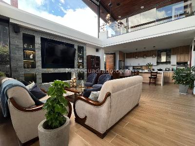 Casa de 4 alcobas en venta en Rionegro, Rionegro, 320 m² · foto 2 de 15