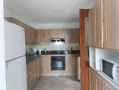 Apartamento de 3 alcobas en venta en El Poblado, Medellín, 160 m² · foto 8 de 19