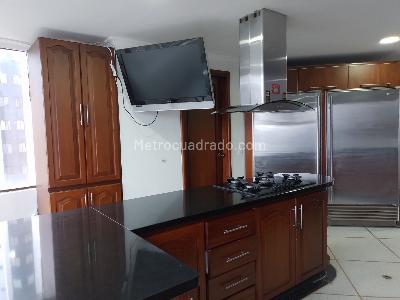 Apartamento de 4 alcobas en arriendo en El Poblado, Medellín, 468 m² · foto 10 de 19