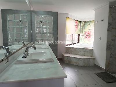 Apartamento de 4 alcobas en arriendo en El Poblado, Medellín, 468 m² · foto 15 de 19