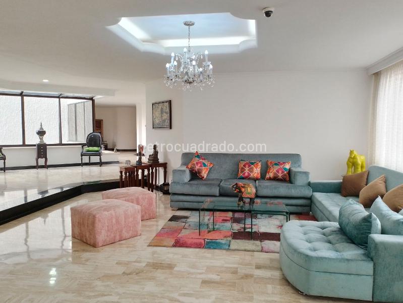 Elegant 4BR Apartment with Private Pool in El Poblado