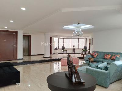 Apartamento de 4 alcobas en arriendo en El Poblado, Medellín, 468 m² · foto 2 de 19