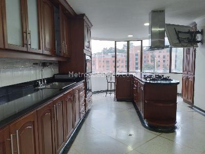 Apartamento de 4 alcobas en arriendo en El Poblado, Medellín, 468 m² · foto 8 de 19