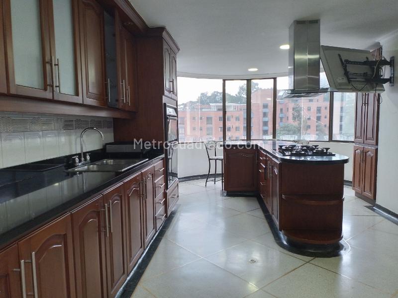 Elegant 4BR Apartment with Private Pool in El Poblado - 8