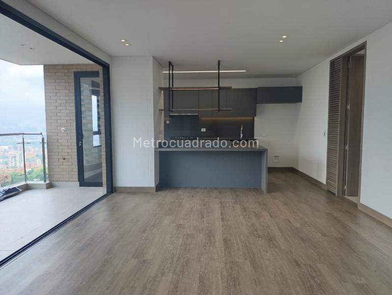 3BR Apartment with Elevator, Pool & Gym in El Poblado - 4