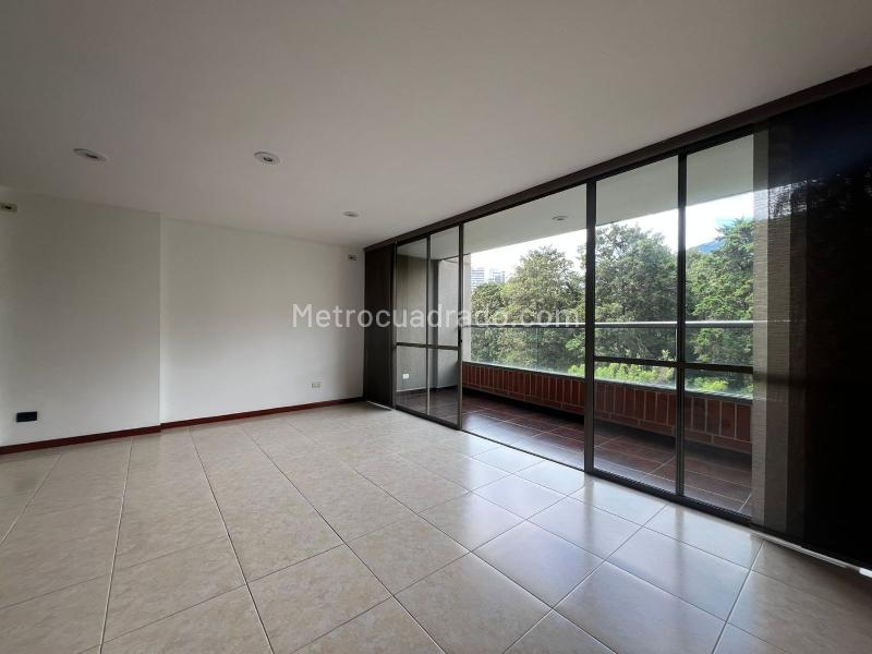 3BR Apartment for Rent and Sale with Balcony in El Poblado - 2