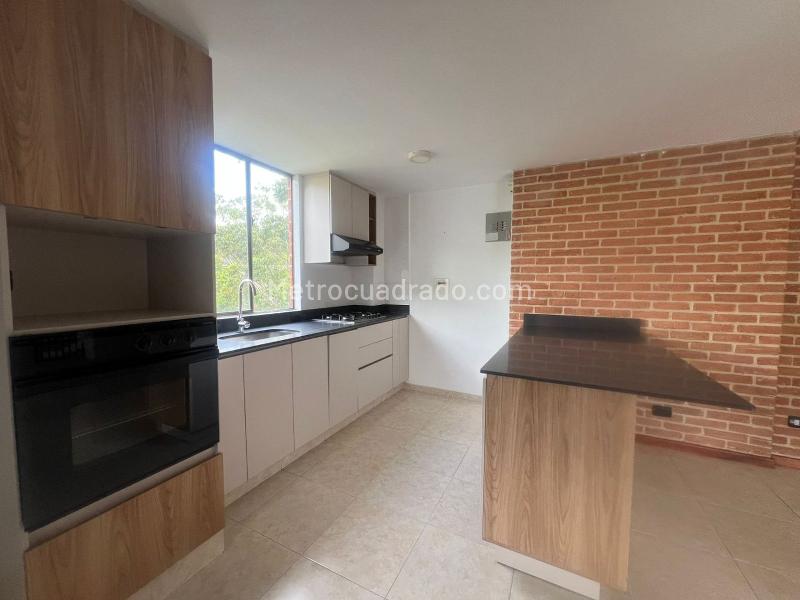 3BR Apartment for Rent and Sale with Balcony in El Poblado - 8