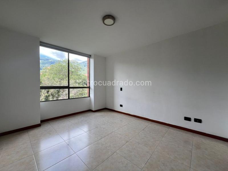 3BR Apartment for Rent and Sale with Balcony in El Poblado - 9