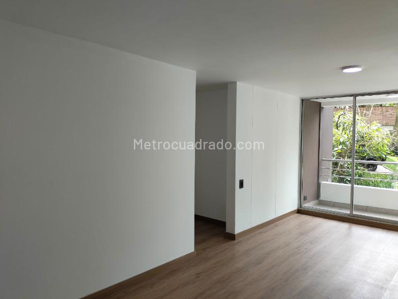 Cozy 3BR Apartment with Pool in El Poblado - 3