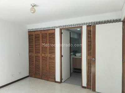 Apartamento de 2 alcobas en arriendo en El Poblado, Medellín, 84 m² · foto 10 de 15