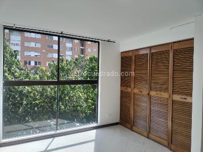 Apartamento de 2 alcobas en arriendo en El Poblado, Medellín, 84 m² · foto 11 de 15
