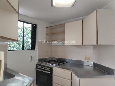 Apartamento de 2 alcobas en arriendo en El Poblado, Medellín, 84 m² · foto 5 de 15