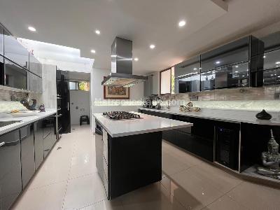 Casa de 5 alcobas en venta en El Poblado, Medellín, 287 m² · foto 3 de 20