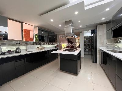 Casa de 5 alcobas en venta en El Poblado, Medellín, 287 m² · foto 4 de 20
