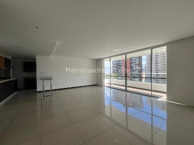 Apartamento de 3 alcobas en arriendo en El Castillo, Medellín, 115 m² · foto 2 de 17