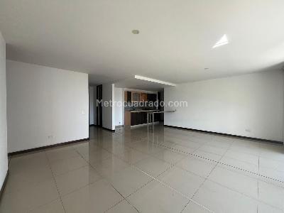 Apartamento de 3 alcobas en arriendo en El Castillo, Medellín, 115 m² · foto 3 de 17