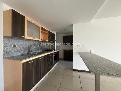 Apartamento de 3 alcobas en arriendo en El Castillo, Medellín, 115 m² · foto 4 de 17