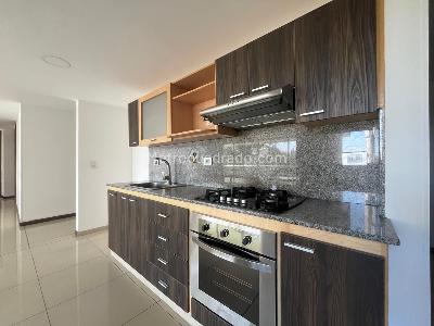 Apartamento de 3 alcobas en arriendo en El Castillo, Medellín, 115 m² · foto 5 de 17