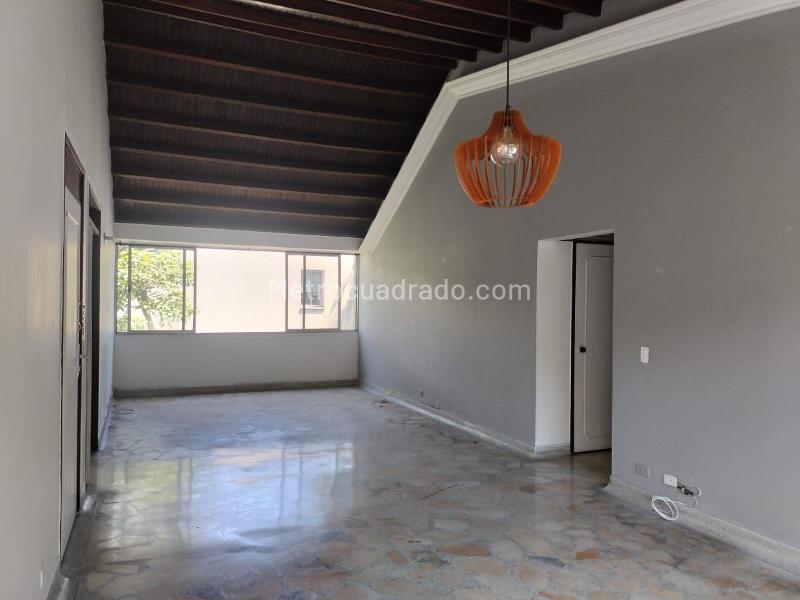 Apartamento de 3 Alcobas con Estudio y Parqueadero Cubierto en El Poblado - 2