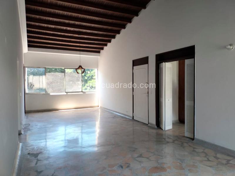 Apartamento de 3 Alcobas con Estudio y Parqueadero Cubierto en El Poblado - 4