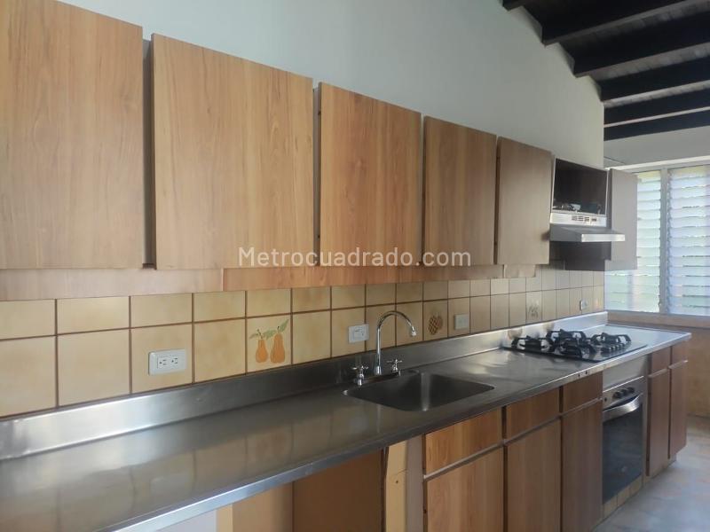 Apartamento de 3 Alcobas con Estudio y Parqueadero Cubierto en El Poblado - 5