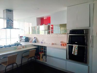 Apartamento de 4 alcobas en venta en El Poblado, Medellín, 760 m² · foto 7 de 20