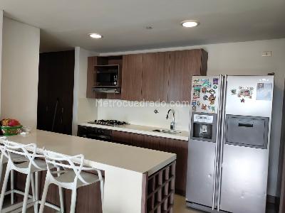 Apartamento en venta en El Poblado, Medellín · foto 5 de 19