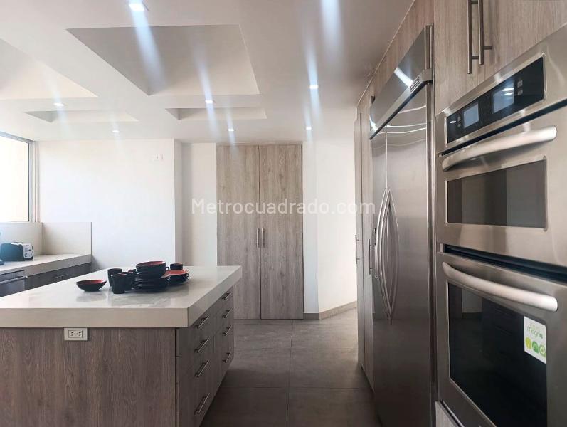 Furnished 4BR Apartment in Los Balsos No1 - 9