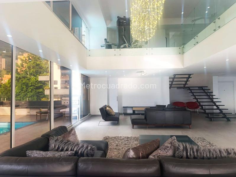 Luxury 4BR Apartment with Gym in El Poblado - 2