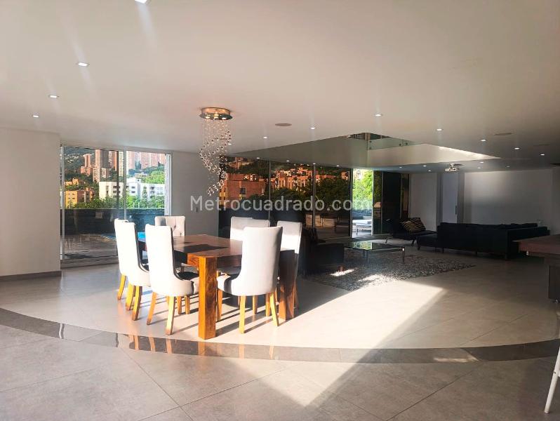 Luxury 4BR Apartment with Gym in El Poblado - 3